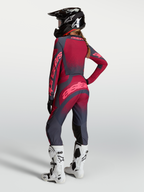 Alpinestars Stella Techstar Swan bukser, motocrossbukser til damer, mørkerød og mørkegrå, holdbar strækkonstruktion til terrænkørsel, set bagfra.