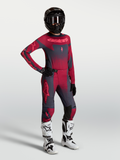 Alpinestars Stella Techstar Swan trøje og gear-sæt, mørkerød og mørkegrå motocrossdragt til damer med hvide støvler.