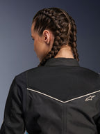 Alpinestars Stella T-Dyno Air Jakke, motorcykeljakke til damer, sort med Ecru-detaljer, nærbillede af bærestykket med udvidet 3D-mesh til ventilation og et lille broderet Alpinestars-logo.