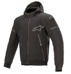 Alpinestars Sektor Tech V2 Hoodie, sort med grå detaljer, motorcykeljakke med hætte, gennemgående lynlås foran, to lynlåslommer, gråt Alpinestars-logo på bryst og skulder, urbant moderne design med reflekterende detaljer