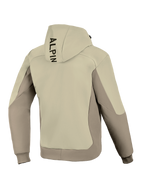 Alpinestars Radium Tech Hoodie, set bagfra, Mastic Aluminum, urban motorcykeljakke, tofarvet beige og gråt tekstildesign, lodret sort branding på hætten, ribbede manchetter og kant, vindtæt tech shell til bykørsel.