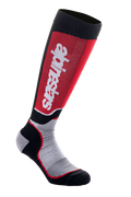 Alpinestars MX Plus sokker, motocross-sokker, sort, grå og rød, med lodret hvidt Alpinestars-logo på et rødt lægpanel, ribstrikket performance-stof og forstærket hæl og tå.