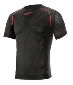 Alpinestars Ride Tech V2 Top Short Sleeve Summer, sort med røde detaljer, kortærmet baselayer til motorcykel, kompressionspasform med kropskortlagte mesh-ventilationspaneler, teknisk performancetøj til vej- og banekørsel om sommeren