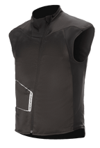Alpinestars HT Heat Tech Vest, sort ærmeløst opvarmet motorcykelbaselag, høj krave med asymmetrisk vinklet frontlynlås, teknisk tekstilkonstruktion med hvidt Alpinestars-logo, termisk underlag til vintereventyr og landevejskørsel