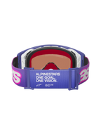 Alpinestars Supertech Vision Vista Goggles, Purple Fluo Pink Mirror Blue, set bagfra med elastisk rem med hvid "ALPINESTARS ONE GOAL. ONE VISION." tekst, lyserøde Astar-logoer, lilla stel med tyk skumpolstring, professionelle racerbriller til terrænkørsel