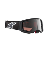 Alpinestars Supertech Corp Goggles Absolute Vision, motocrossbriller, sort og grå ramme med Mirror Silver-linse, bred sort rem med hvidt og gråt Astars-logo, performance-briller til off-road racing.