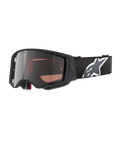 Alpinestars Supertech Corp Goggles Absolute Vision, motocross-briller, sort og grå med sølvfarvet spejllinse, kantet ramme, justerbar sort rem med hvidt stjernelogo, flerlags ansigtsskum til terrænkørsel.