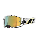 Alpinestars Supertech Corp Goggles Absolute Vision, motocross-briller, hvid og sort mønstret ramme med guld spejl-linse, bred rem med sort abstrakt design og guld Alpinestars-logo, "ONE GOAL. ONE VISION."-branding på linsen, højtydende racingudstyr.