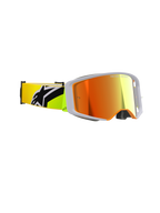 Alpinestars Supertech Corp Goggles Absolute Vision, motocross-briller, gul fluo og grå, rød spejllinse, set fra siden med bredt perifert syn og en fluorgul rem med et markant sort Alpinestars-logo, professionelt off-road-racerudstyr