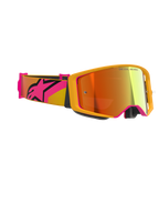 Alpinestars Supertech Corp Goggles Absolute Vision, motocrossbriller, gul med pink detaljer og Mirror Red-linse, med en bred pink og gul rem med et stort Alpinestars-logo, 'ONE GOAL. ONE VISION.' trykt på linsen, højtydende racing-briller til off-road brug