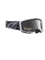 Alpinestars Vision 8 Lahnd Goggles, motocross-briller, Iron Camo Mirror Silver, lysegrå ramme med spejlsølv-linse, sort og grå camouflage-rem med hvidt Alpinestars-logo, højtydende off-road øjenbeskyttelse