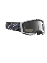 Alpinestars Vision 8 Lahnd Goggles, motocross-briller, Iron Camo Mirror Silver, lysegrå ramme med spejlsølv-linse, sort og grå camouflage-rem med hvidt Alpinestars-logo, højtydende off-road øjenbeskyttelse