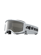Alpinestars Vision 3 Wordmark Mirror Goggles, hvide motocross-goggles med sølvfarvet spejllinse, hvid rem med sort Alpinestars-logo, RAM-AIR ventilationssystem, CE-godkendt beskyttelse til MX.