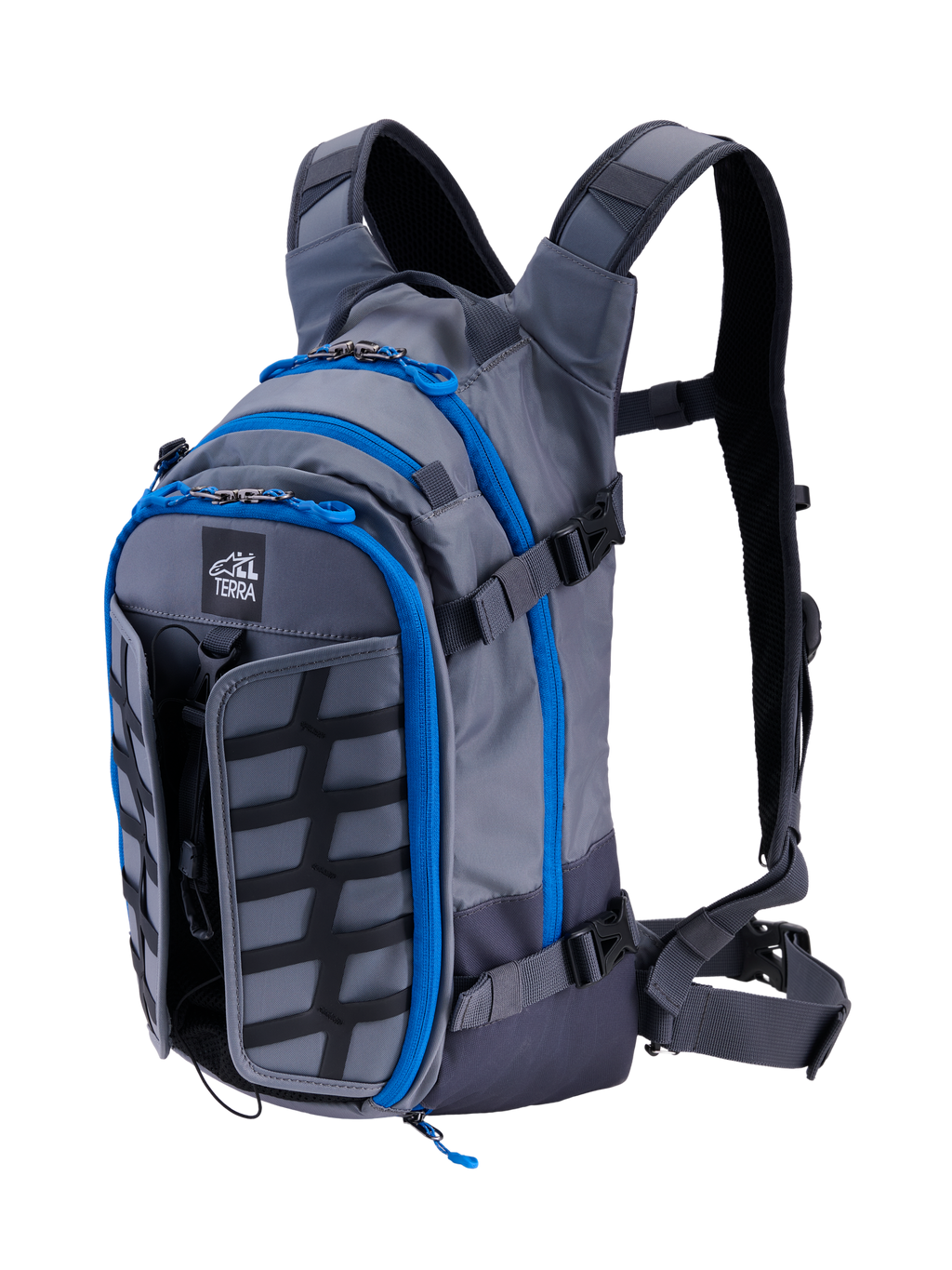 Alpinestars AT-15 Back Pack, adventure motorcykel-rygsæk, mørkegrå og dyb grå med klare blå lynlåsdetaljer, set skråt forfra, der viser 'ALL TERRA'-logoet, udvideligt frontpanel og teknisk ergonomisk remsystem.