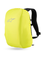 Alpinestars AMP3 rygsæk med synligt regnslag, teknisk motorcykelrygsæk, fluorescerende gul og sort, med reflekterende stjernelogo til vejrbeskyttelse ved by- og landevejskørsel
