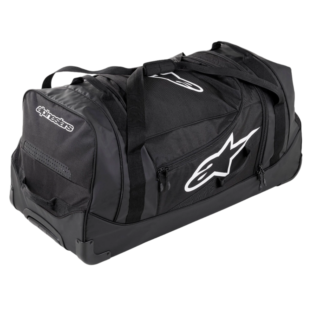 Alpinestars Komodo Rejsetaske, rummelig udstyrstaske, sort med hvide Alpinestars-logoer, med kraftige hjul, forstærkede håndtag og flere rum med lynlås til organiseret opbevaring af racerudstyr
