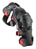 Alpinestars RK-7 Plasma knæskinne, motocross knæbeskytter, sort med røde detaljer og hvide logoer, ergonomisk fiberforstærket ramme med justerbare stropper og fire-punkts hængselsystem, slidstærkt off-road beskyttelsesudstyr
