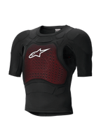 Alpinestars Bionic Plasma LT beskyttelsesjakke - kortærmet, sort og rød, kropsbeskyttelse til motorcykel med CE-certificeret beskyttende polstring, letvægts åndbart mesh-chassis, med et rødt tekstureret brystpanel og hvidt Alpinestars-logo