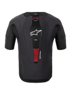 Alpinestars Tech-Air® 5 Plasma System, motorcykel airbag-system, set bagfra, sort, har et centralt mesh-panel med et hvidt stjerne-logo og røde detaljer fra den interne PLASMA-rygbeskytter, tætsiddende kortærmet design til beskyttelse under jakken
