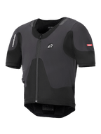 Alpinestars Tech-Air 5 Plasma System, sort motorcykel airbag-vest, slank profil med lynlås foran og korte ærmer, åndbare mesh-paneler og Alpinestars-branding, designet til beskyttelse under jakken