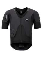 Alpinestars Tech-Air 5 Plasma System, sort airbag-vest, set forfra med korte ærmer og central lynlås, Alpinestars-branding og integreret LED-statusdisplay, ultraslankt beskyttende undertøj til motorcykelsikkerhed