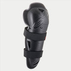 Alpinestars Youth Bionic Action knæbeskytter, sort, enkelt beskytter med dobbelte elastiske stropper, ergonomisk asymmetrisk plastikskal med præget logo, beskyttende motocross- og off-road-udstyr til unge kørere