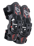 Alpinestars Youth Bionic 5S knæskinner, motocross knæbeskyttelse, sort og rød, et par beskyttere med hybridrammedesign og ventilerede skaller, hvidt Astar-logo på den øverste del, rød ASTARS-branding på den nederste del og justerbare sorte stropper for en sikker pasform.