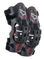 Alpinestars Youth Bionic 5S knæskinner, motocross knæbeskyttelse, sort og rød, et par beskyttere med hybridrammedesign og ventilerede skaller, hvidt Astar-logo på den øverste del, rød ASTARS-branding på den nederste del og justerbare sorte stropper for en sikker pasform.