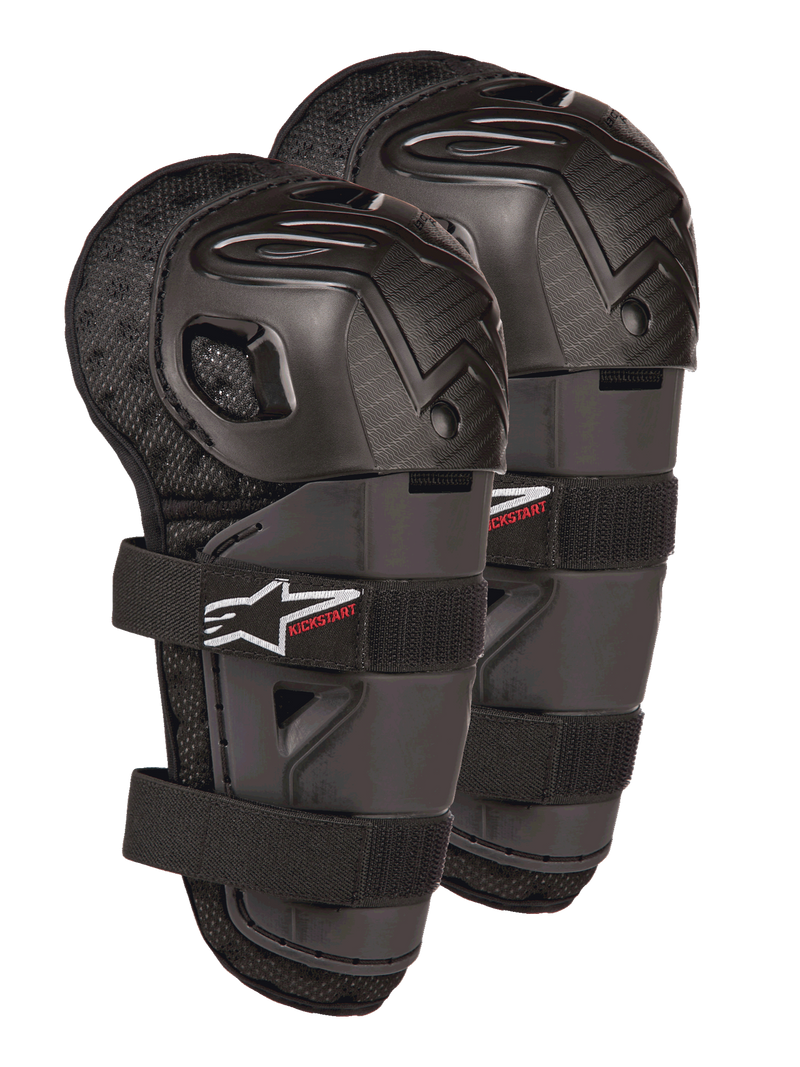 Alpinestars Bionic Action Kickstart knæbeskyttere, motocross knæ- og skinnebensbeskyttere til unge, sort med rødt KICKSTART-logo, artikuleret plastikskal og dobbelte elastiske stropper, beskyttelsesudstyr til unge off-road-kørere