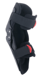 Alpinestars SX-1 Youth knæbeskytter, motocross knæbeskyttelse til unge, sort og rød, med dobbelt pivot hængsel system og justerbart dobbelt remsystem med røde pull-tabs, let og holdbar beskyttelse til unge off-road kørere