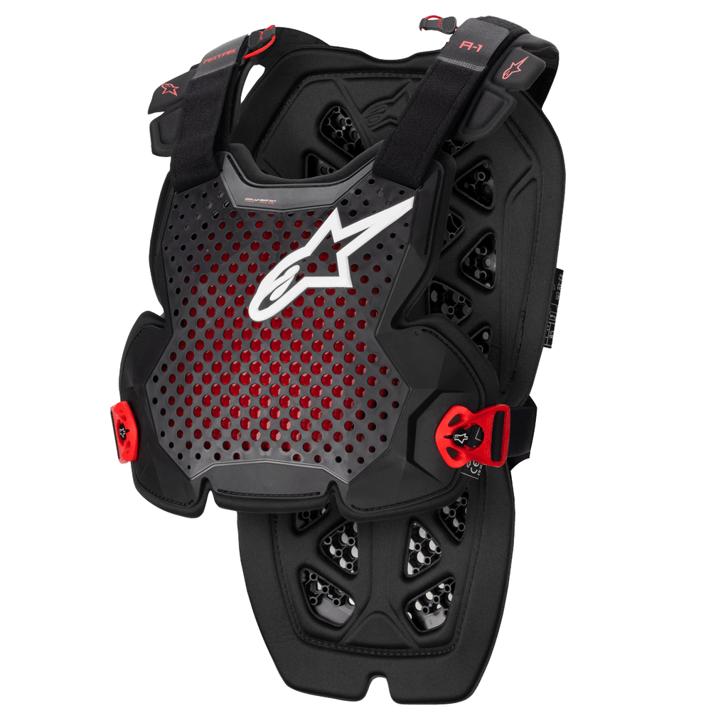 Alpinestars A-1 Pro brystbeskytter, antracitsort og rød, perforeret åndbart design med hvidt logo, justerbare remme med røde spænder, sekskantet ventilationsmønster, letvægtsbeskyttelse til motocross og off-road kørsel