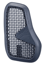 Alpinestars Nucleon Flex Pro Ci beskytter, antracitgrå brystbeskytter til motorcykel, venstre del af et todelt sæt, bikagestruktur til ventilation og energiabsorption, præget Alpinestars-logo og tekst, letvægts ergonomisk design