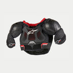 Alpinestars Youth Bionic Action Kickstart brystbeskytter, brystbeskytter til motorcykel, sort og rød, med halvstive TPR-bryst- og skulderbeskyttere, hvidt Alpinestars-logo og ventileret mesh-design til motocross-racing for unge