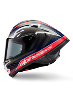 Alpinestars Supertech R10 Team-hjelm, sideprofil, Sort Carbon, Red Fluo og Matblå, med et stort hvidt Alpinestars-logo på en rød stribe, aerodynamisk kulfiberskal med tonet visir, højtydende motorcykelracerudstyr