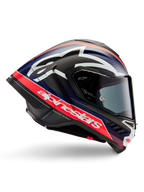 Alpinestars Supertech R10 Team hjelm, motorcykelracinghjelm, sort carbon med rød fluo og mat blå accenter, med stor hvid Alpinestars-branding, aerodynamisk design med integrerede spoilere, klart visir, synlig kulfiberstruktur, slank racingprofil