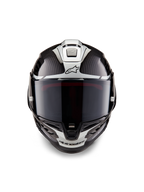Alpinestars Supertech R10 Element hjelm, full-face racerhjelm, sort kulfiber sølv sort blank, set forfra med mørkt røgfarvet visir, blank kulfibervævning, sølvfarvet aerodynamisk grafik og Alpinestars-logoer