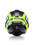 Alpinestars Supertech R10 Arius-hjelm, set bagfra, sort, sølv og gul fluo blank, højtydende racerhjelm med multi-komposit carbonskal, aerodynamisk design og markant brand-logo hen over bagsiden.