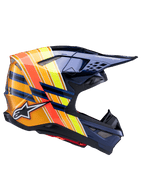 Alpinestars Supertech M10 TLD Edition 25 hjelm, motocross-hjelm, mørk metallisk blå med livlige orange, gule og røde striber, sideprofil, blank finish med Alpinestars- og Troy Lee Designs-branding, aerodynamisk skal med flere mesh-ventiler til off-road racing