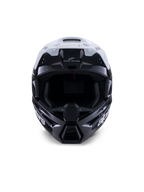 Alpinestars S-M3 Radium hjelm, motocrosshjelm, blank sort, hvid og grå, set forfra, med et aggressivt skaldesign, hvidt visir, sort hagebeskytter og netforede ventilationsåbninger.