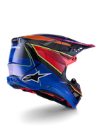 Alpinestars Supertech M10 Era hjelm, motocross-hjelm, blå, rød og neongul blank, profilvisning bagfra fra siden med kulfiberdetaljer, markant Alpinestars-branding, integrerede ventilationsporte og højglansfinish til off-road kørsel