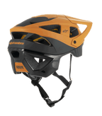 Alpinestars Vector Tech Zeal-hjelm, MTB-hjelm, sort og mørk guld, set bagfra fra siden med flere ventilationsåbninger, justerbar skygge og sikker sort hagerem, beskyttende mountainbike-udstyr med Alpinestars-branding