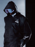 Alpinestars RSRV Axis læderhættetrøje, sort premium læderjakke med hætte, unisex streetwear, hvide stjerne-detaljer på ærmerne, RSRV-logo på brystet, futuristisk design, glat lædertekstur