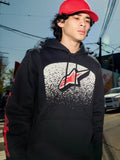 Alpinestars Obsessed hættetrøje, sort pullover-fleece, hvid MX-graduering grafik på brystet med rødt stjernelogo, røde wordmark-logoer på ærmerne, afslappet motorsport-inspireret streetwear i et urbant miljø.
