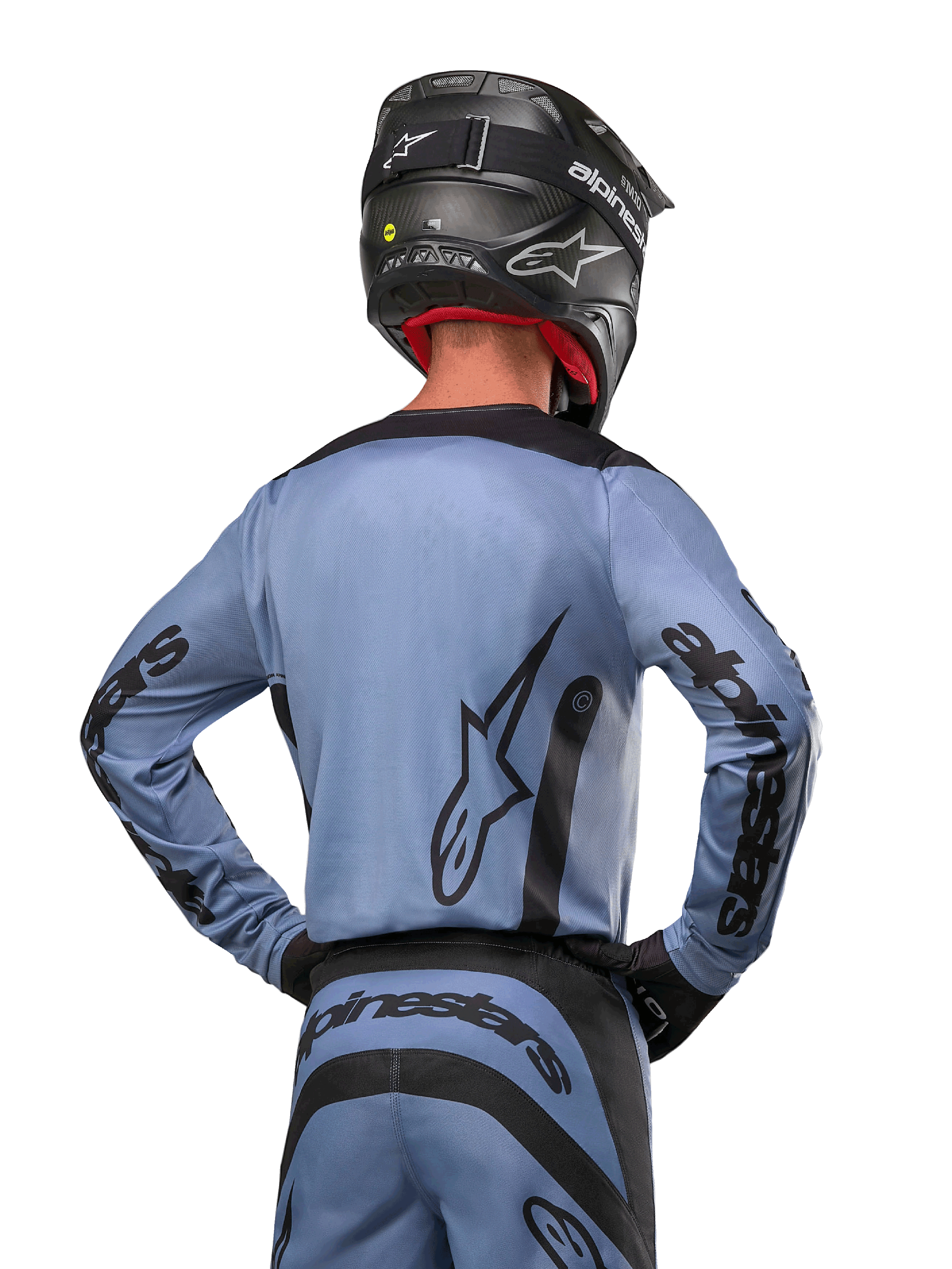 Alpinestars 2024 Fluid Lurv trøje, motocross-trøje, lyseblå og sort, rygbillede af kører, der viser stort stjernelogo og branding på ærmerne, båret med en sort hjelm og matchende off-road bukser, professionelt racertøj