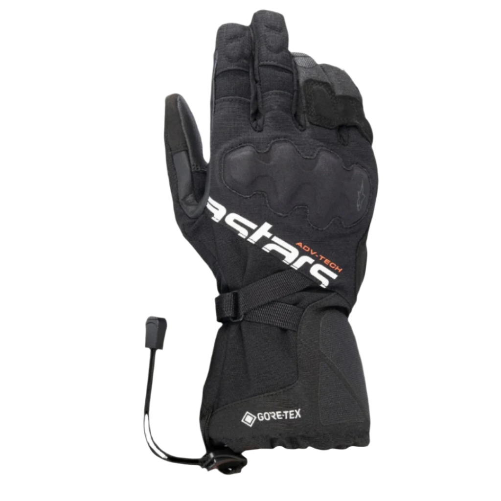 Alpinestars XT-5 GORE-TEX-handsker, sorte motorcykelhandsker, med hvidt Astars-branding og orange ADV-TECH-tekst, design med lang manchet og dækket knobeskyttelse, GORE-TEX-logo og chok-snorelukning, adventure touring-udstyr