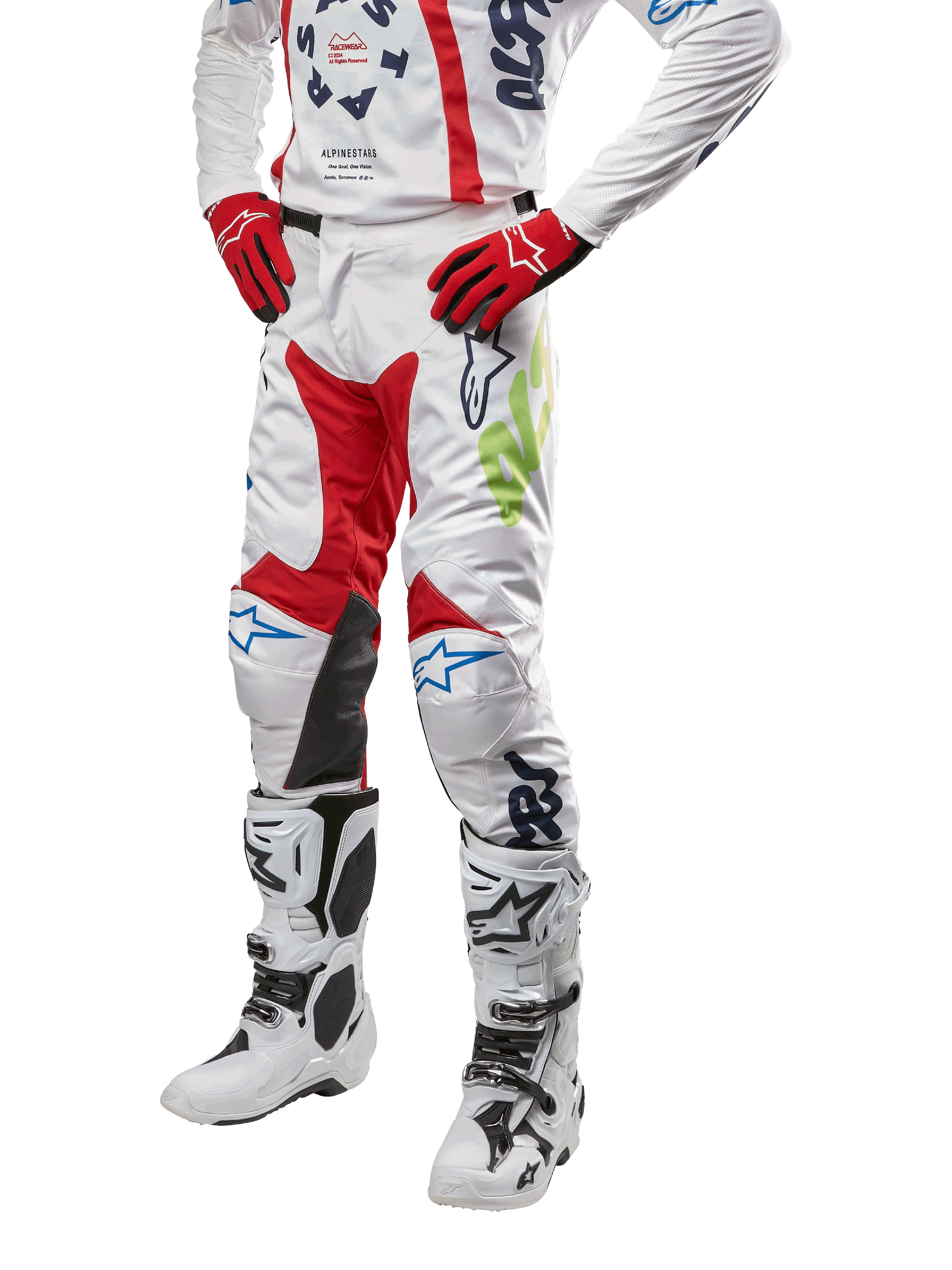 2024 Racer Hana bukser, motocross racingbukser, hvid med røde, blå og limegrønne detaljer, beskyttende design med knæpaneler i læder, båret med matchende trøje, røde handsker og hvide støvler med spænder, sporty motorsportsoutfit