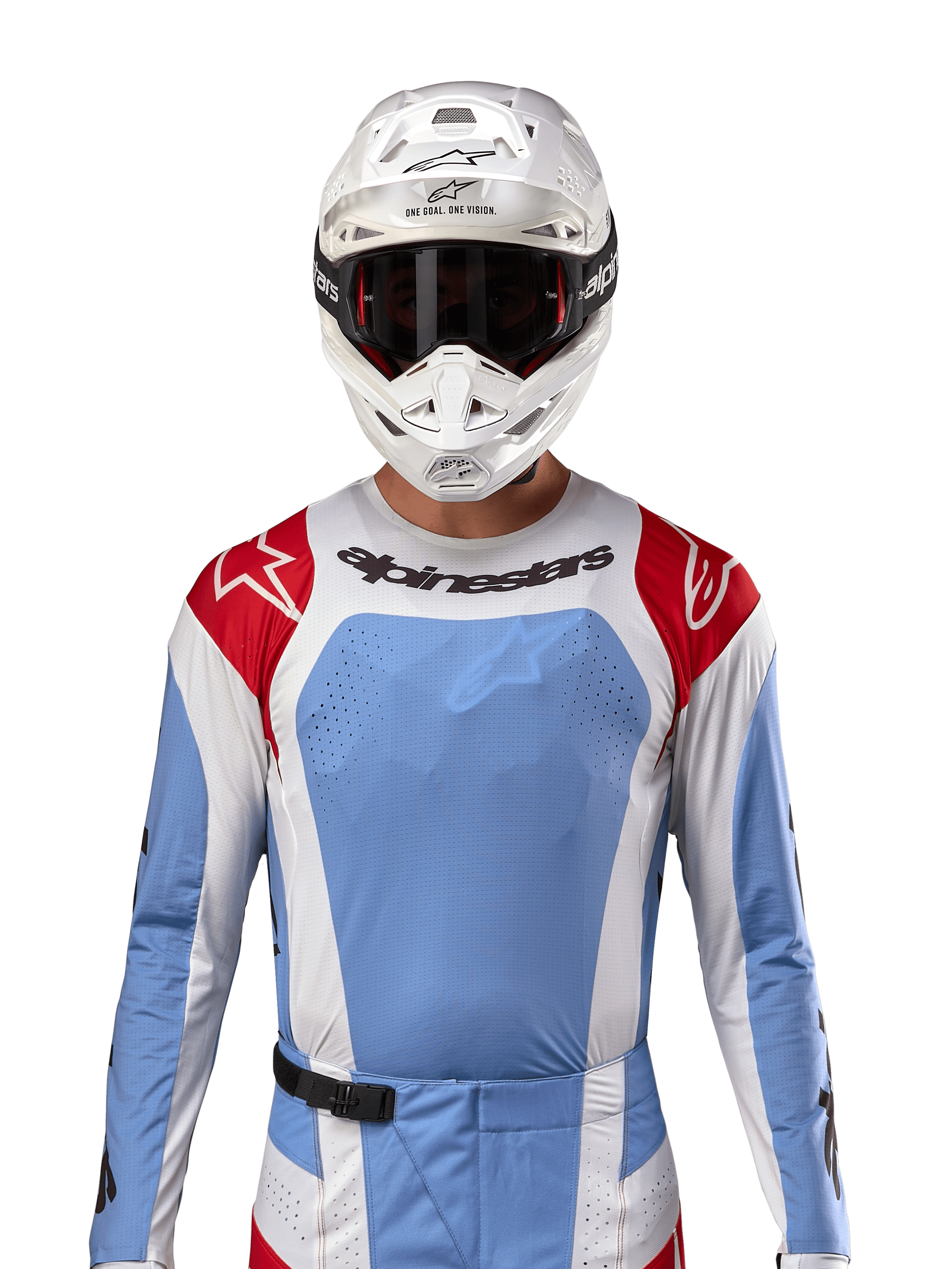 Alpinestars 2024 Techstar Ocuri trøje, motocross racingtrøje, lyseblå, Mars-rød og hvid, set forfra med laserskåret ventilation og atletisk pasform, båret med hvid hjelm og goggles for et professionelt off-road racing-look