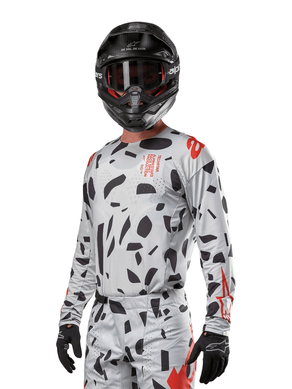 Alpinestars 2024 Techstar Rantera trøje, motocross-trøje, Haze Gray Camo med sorte abstrakte mønstre og røde detaljer, langærmet design båret med matchende sort hjelm og handsker, teknisk off-road racerudstyr