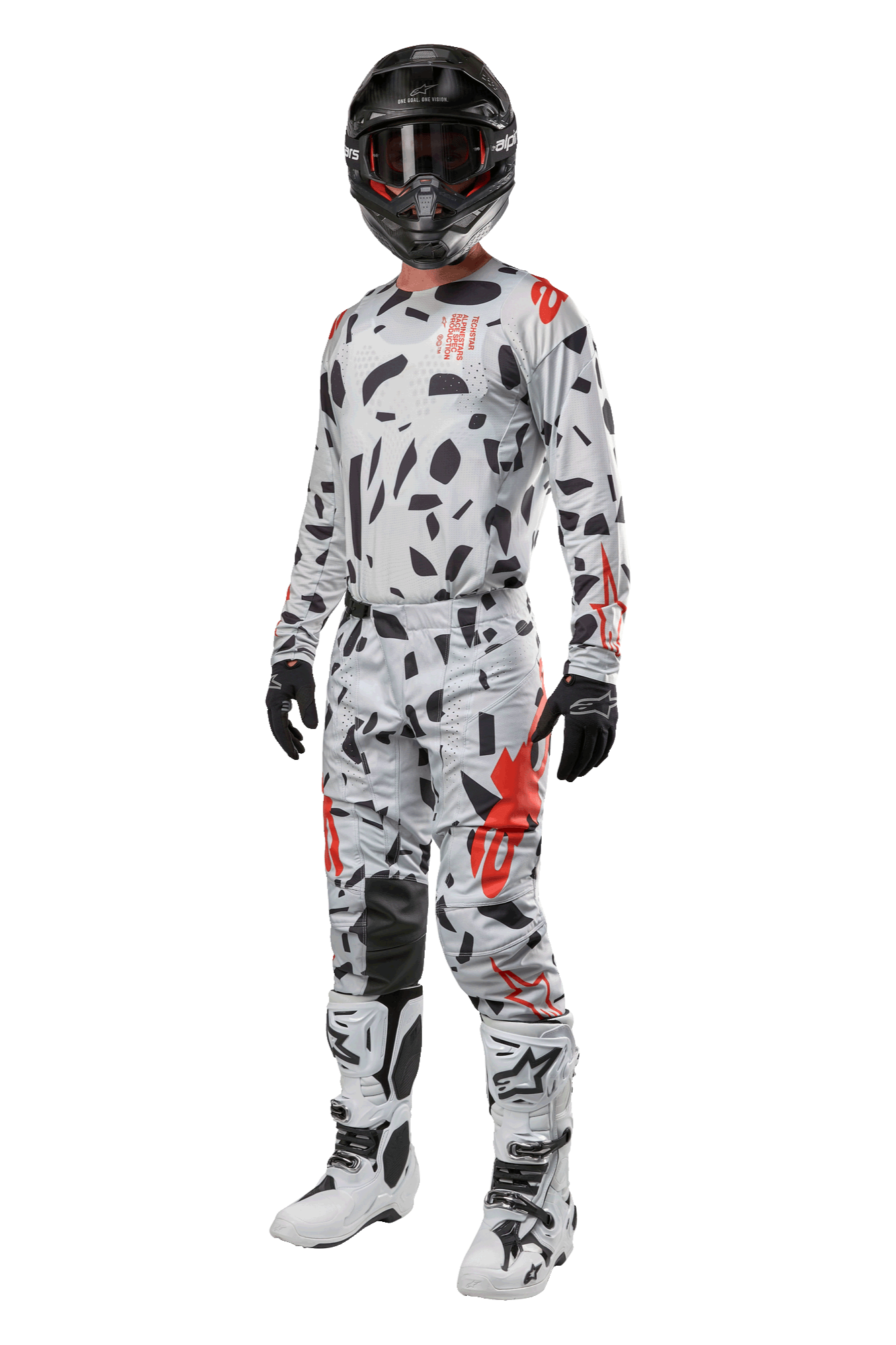 Alpinestars 2024 Techstar Rantera bukser, motocross-bukser, Haze Gray Camo, båret med matchende trøje, sort hjelm og hvide og sorte støvler, med sorte abstrakte mønstre og røde detaljer, komplet terrænkørselsudstyr