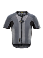 Alpinestars Tech-Air 5-system, mørkegrå og sort elektronisk airbagvest til motorcykel med frontlynlås og autonom sikkerhed.